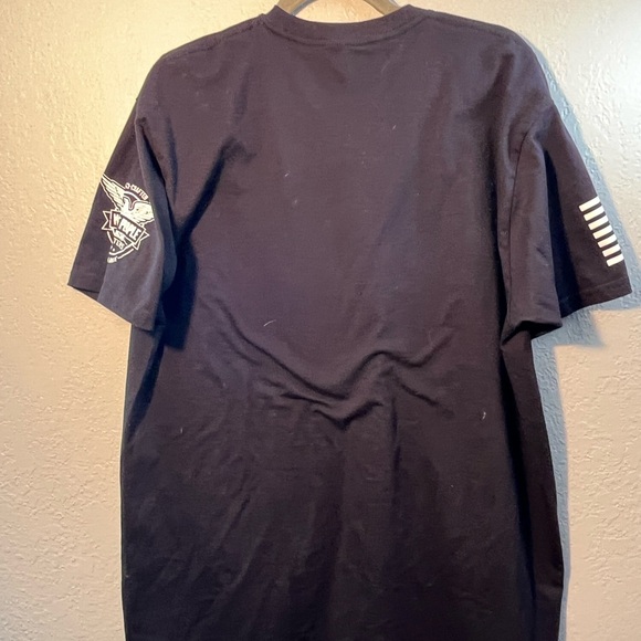 Black and White Short Sleeve Tee with Graphic Design XL USA - Picture 6 of 7